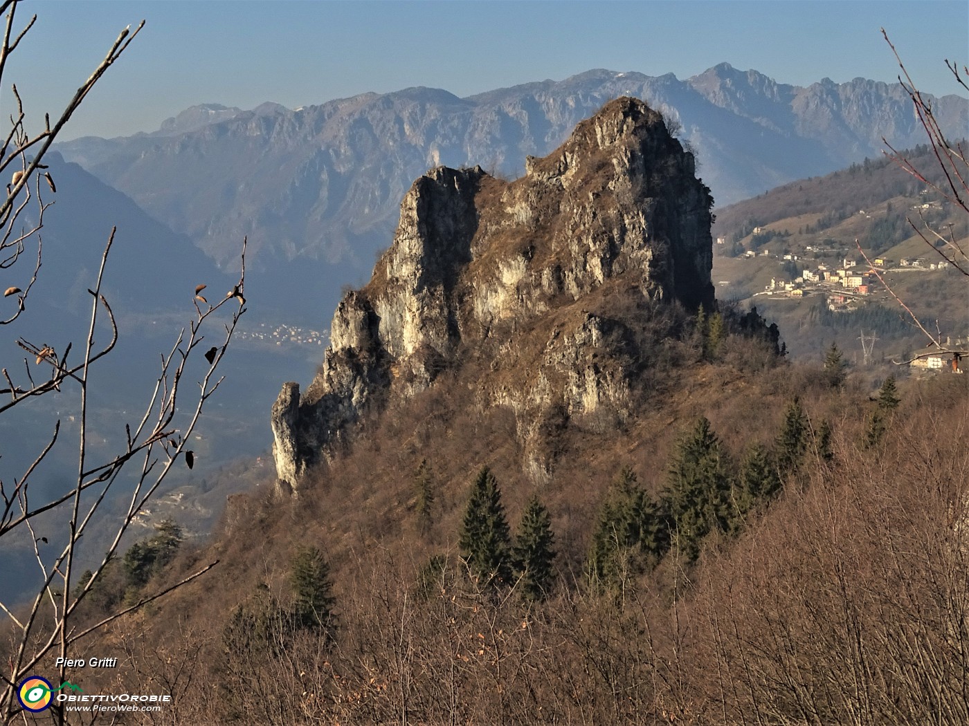 30 Corna Pedezzina (962 m) versante sud.JPG